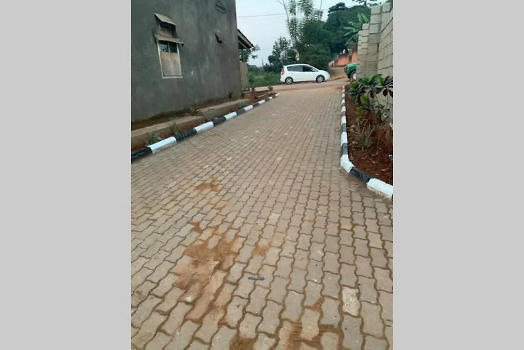 Fortune Apartments F4 Lungujja Makamba Rd Καμπάλα